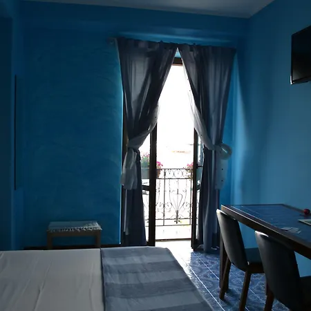 Petit Hotel 3*