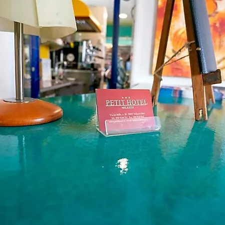 Petit Hotel