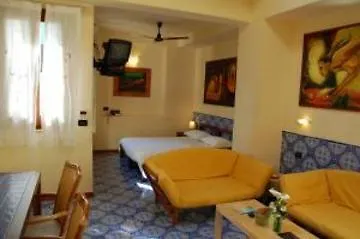 Petit Hotel 3*